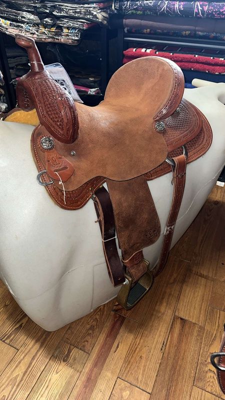 All Round Saddle 17&quot;