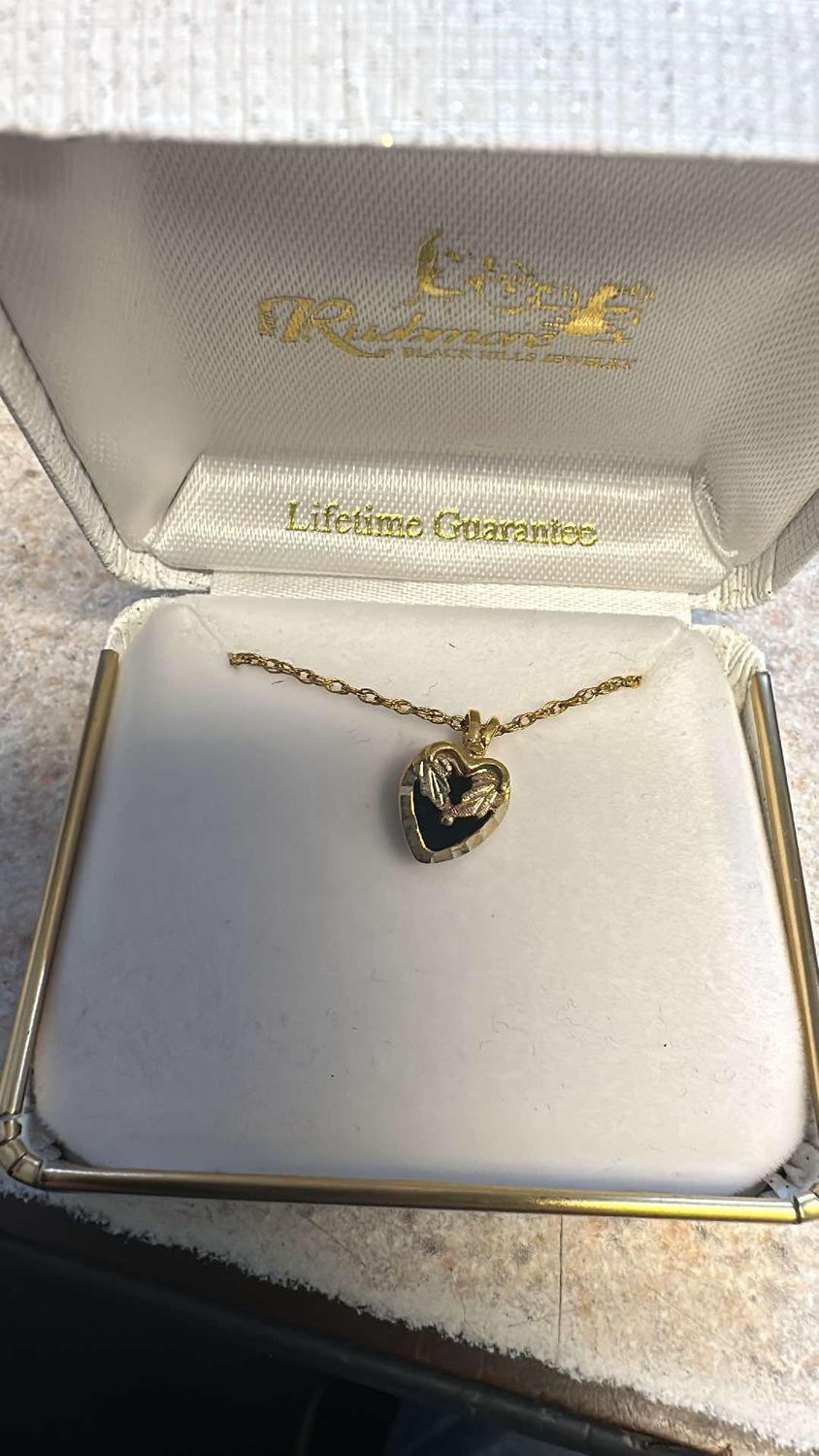 Black Hills Gold Pendant MTR HEART ONYX