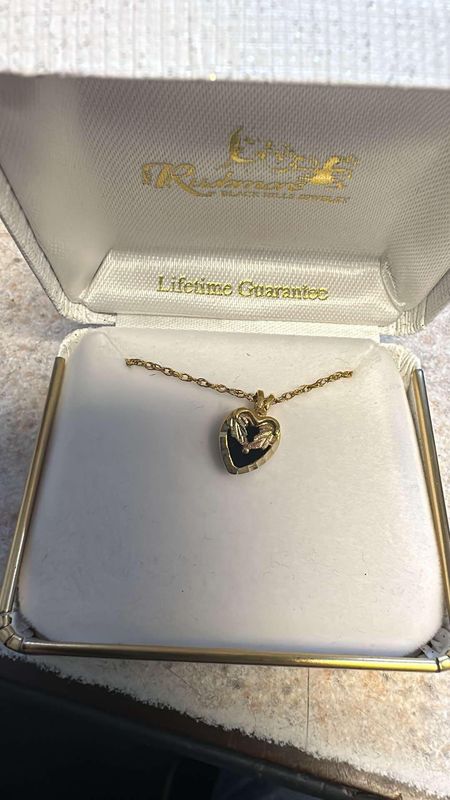 Black Hills Gold Pendant MTR HEART ONYX