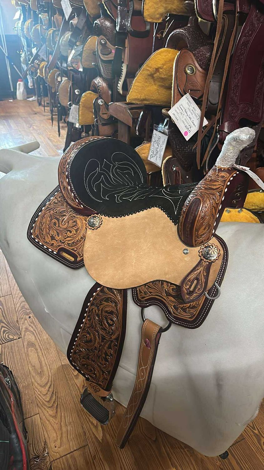 Wood Tree All USA Grade Leather Wild Stars Barrel, Color/Print: Dark  Oil (Mahogany), Seat Style: Padded, Size: 15"