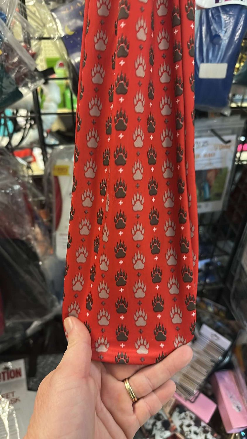 Tail Bag prints, Color/Print: Bear