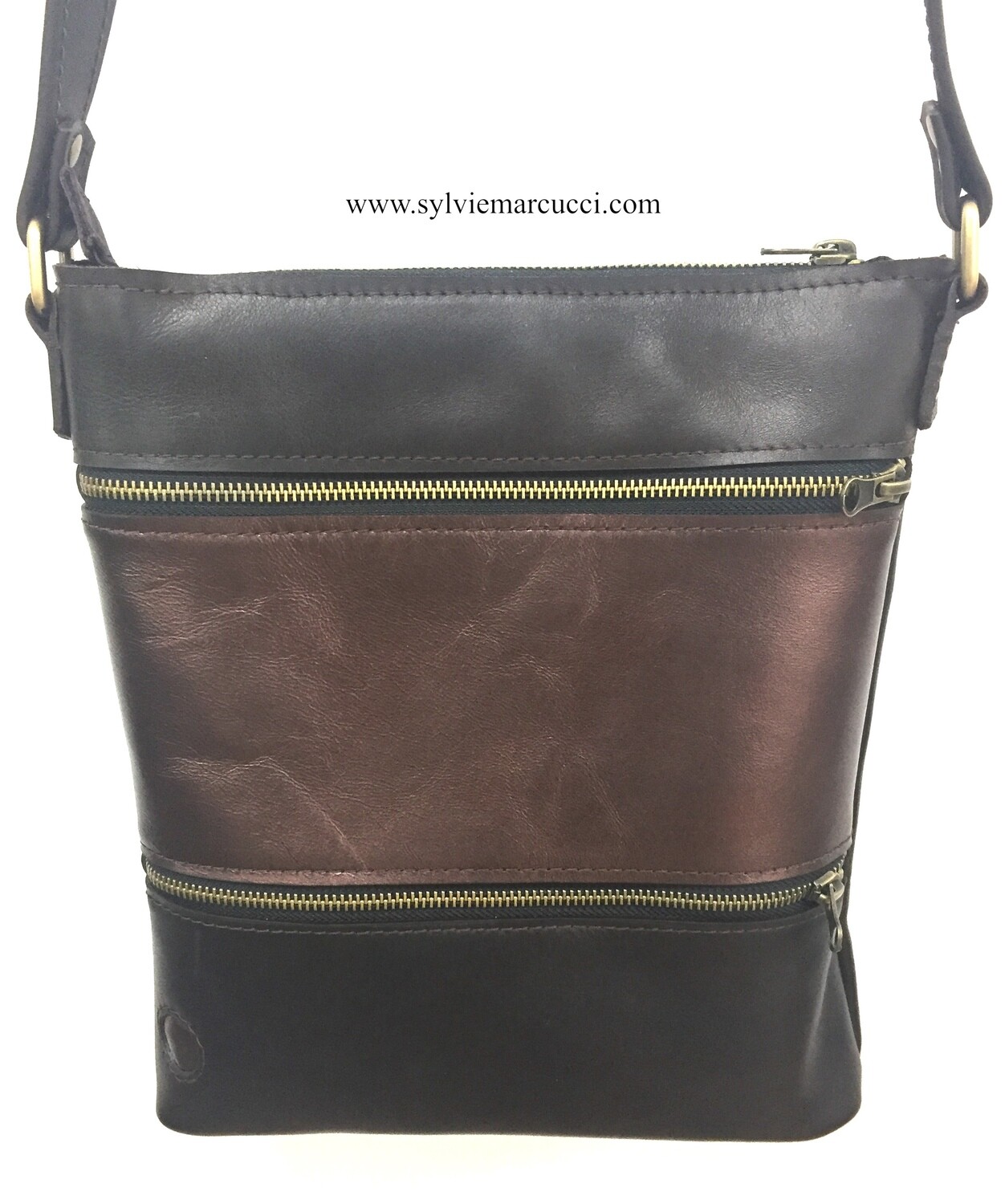 Zippeur sac BI cuir de vachette multi poches de couleur marron glacé et cuivre, porté épaule ou bandoulière