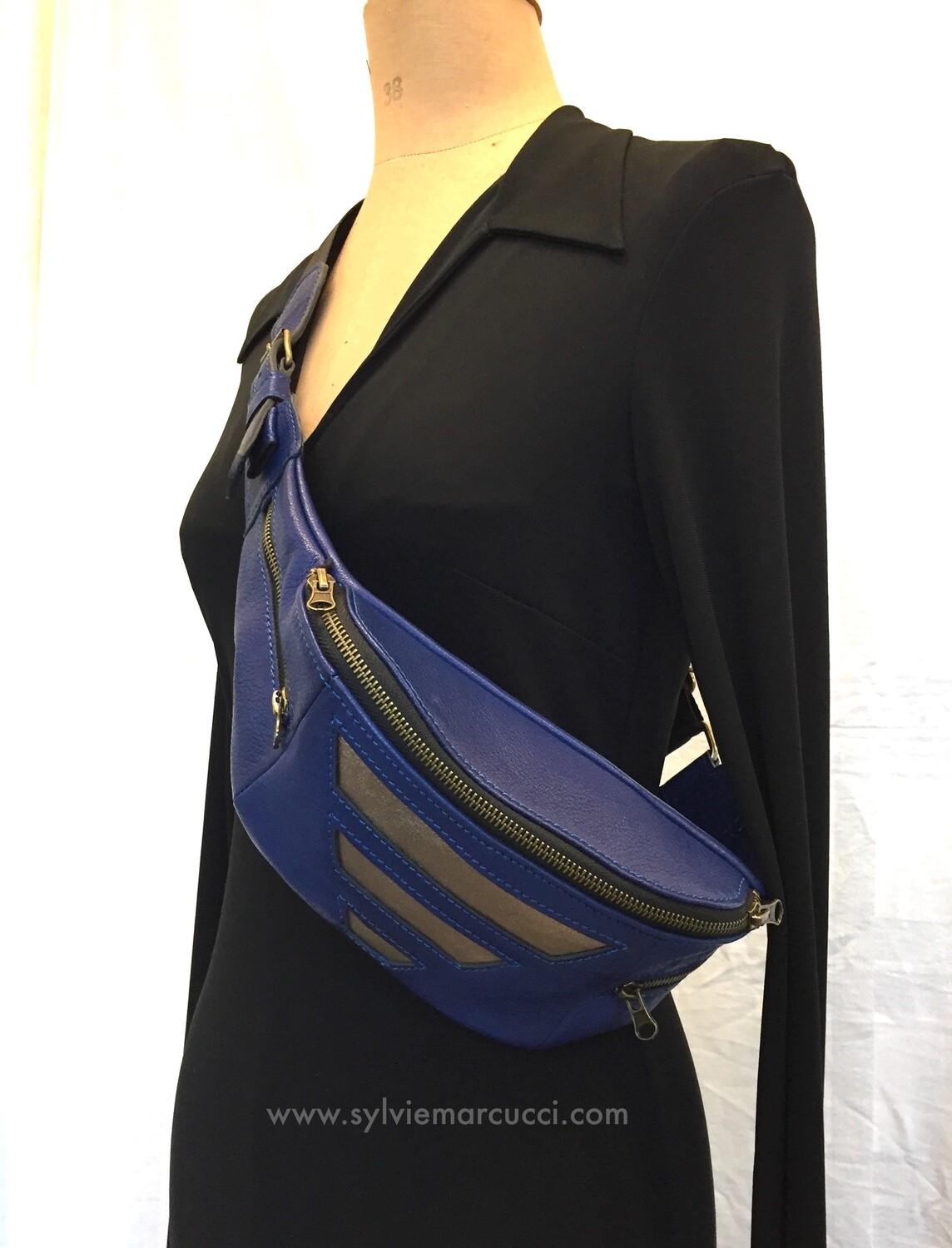 sac banane en cuir véritable bleu et cuir bronze réglable, porté bandoulière  ou porté taille, pièce unique, cuir Français fait à Toulouse