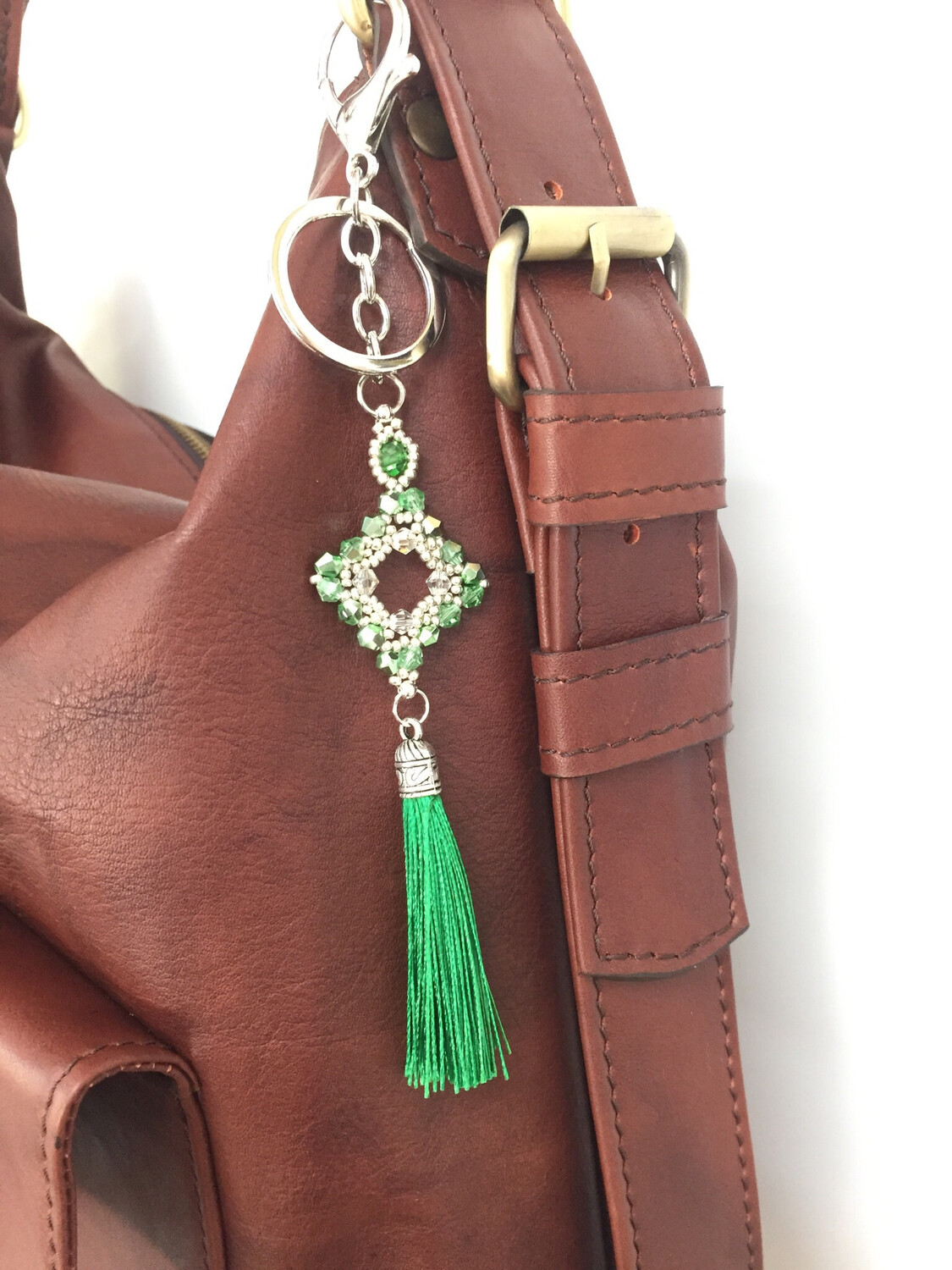 Losange émeraude pendentif de sac ou porté clé/ fait main pièce unique