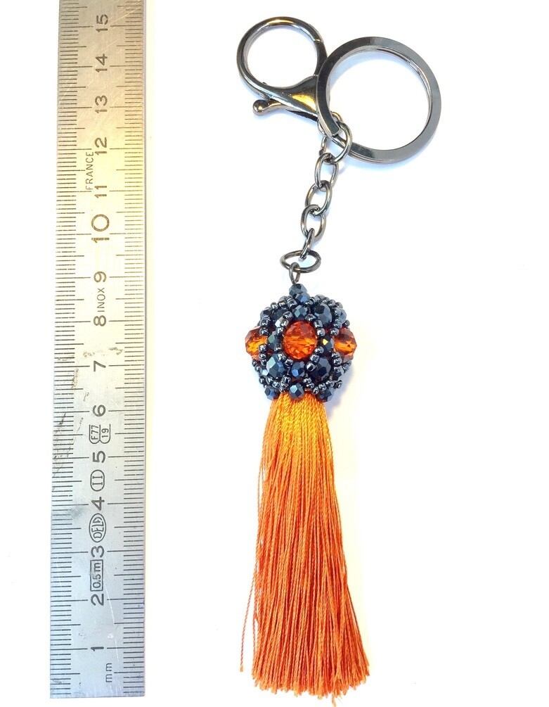 Boule noire et orange , pompon orange pendentif de sac ou porté clé/ fait main pièce unique
