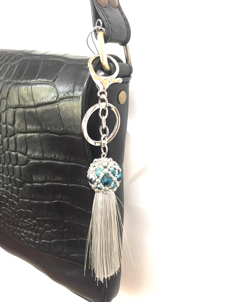 Boule grise turquoise et pompon gris pendentif de sac ou porté clé/ fait main pièce unique