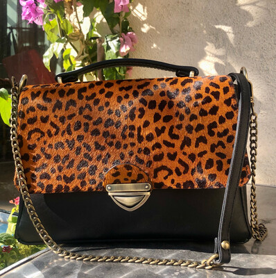 Elle Sac en cuir noir français et cuir avec poils soyeux imprimé léopard , porté bandoulière ou épaule#cuir femme#pièce unique Elle Sac en cuir noir français et cuir avec poils soyeux imprimé léopard , porté bandoulière ou épaule#cuir femme#pièce unique
