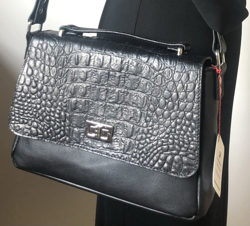 Elle sac bi cuir noir lisse et impression croco, cuir Français fait à Toulouse, bandoulière réglable, pièce unique, #saccuirfaitenfrance #saccuirnoirfemme Elle sac bi cuir noir lisse et impression croco, cuir Français fait à Toulouse, bandoulière réglable, pièce unique, #saccuirfaitenfrance #saccuirnoirfemme