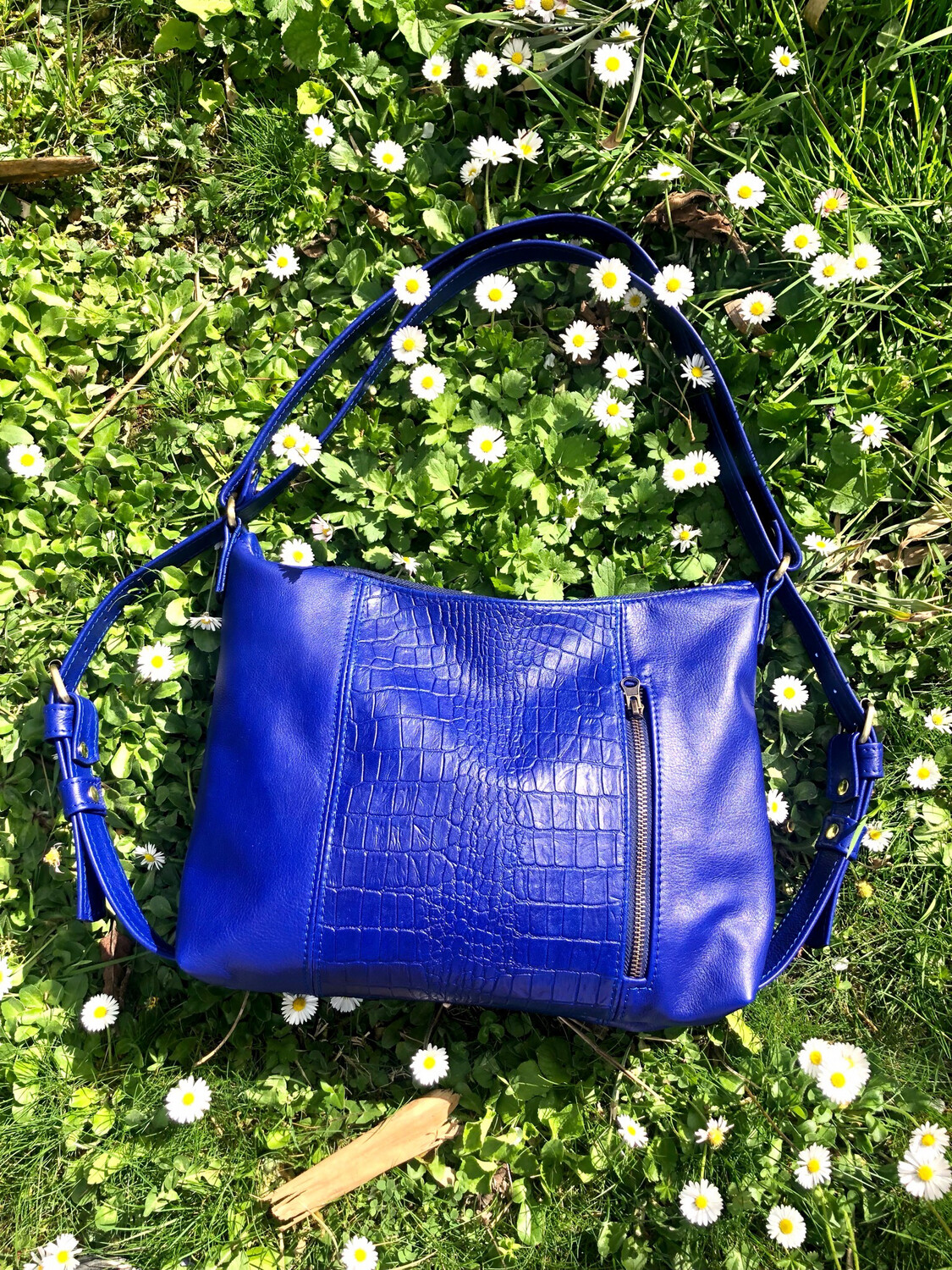 Saba sac bi cuir bleu lisse et impression croco, porté épaule ou sac à dos dos, cuir Français fait à Toulouse doublure coton.