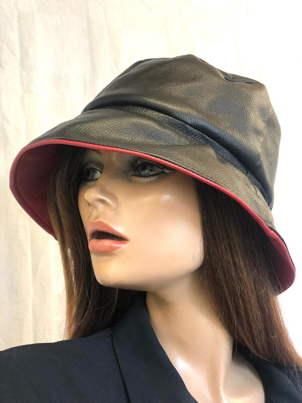 Bob cuir sur mesure haut de gamme noir et rouge doublé coton pièce unique fait à Toulouse France #bobcuir