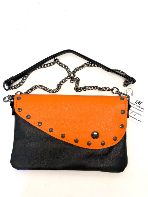 Isia pochette cuir sur mesure haut de gamme fabriqué à Toulouse France orange et noir bandoulière cuir et chaîne. #pochettecuirtoulouse #pochettecreateurfrancr Isia pochette cuir sur mesure haut de gamme fabriqué à Toulouse France orange et noir bandoulière cuir et chaîne. #pochettecuirtoulouse #pochettecreateurfrancr
