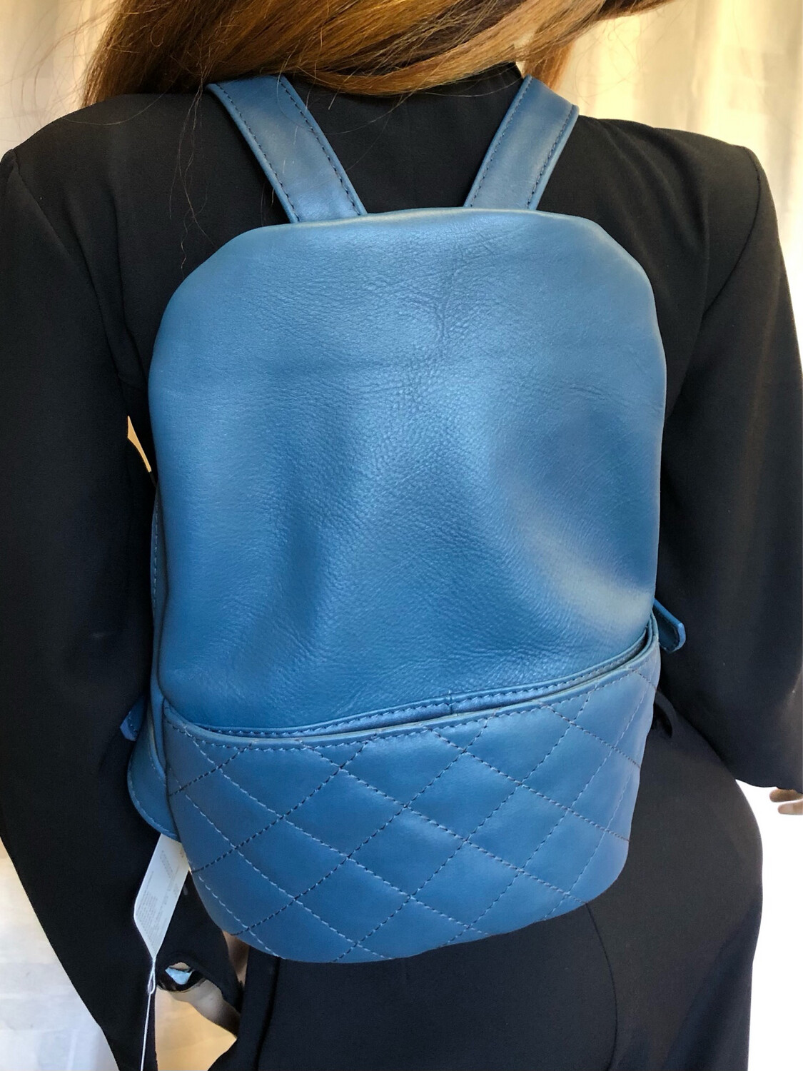 Security sac à dos cuir bleu Français fait à Toulouse, poche matelassée, sac ouverture antivol.  sac cuir artisanal.
