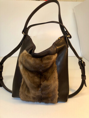 Sab sac porté épaule ou sac à dos cuir marron glacé Français, fourrure de vison recyclée fait à Toulouse pièce unique