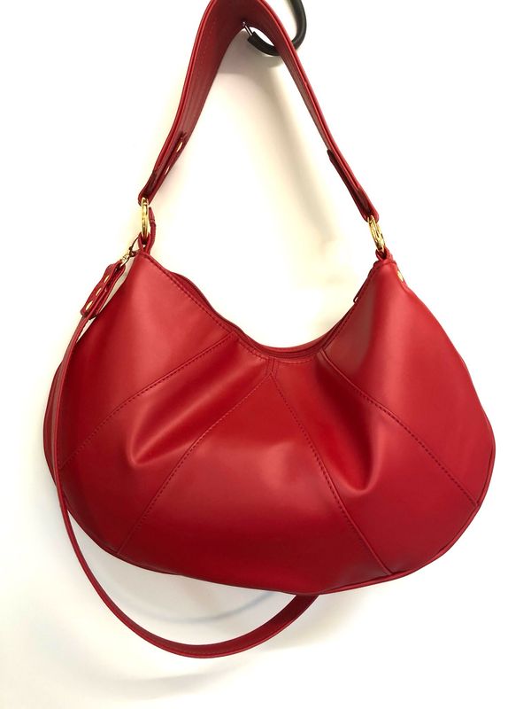 Victoire sac Hobo cuir lisse rouge pleine fleur porté épaule ou bandoulière pièce unique fabriquée à Toulouse France