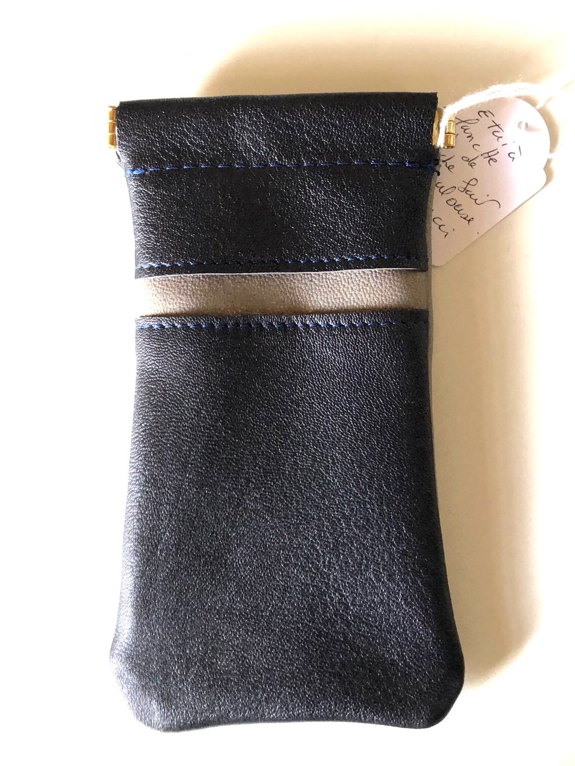 Etui à lunette cuir Français couleur bleu nuit et bleu gris pailleté fait à Toulouse pièce unique