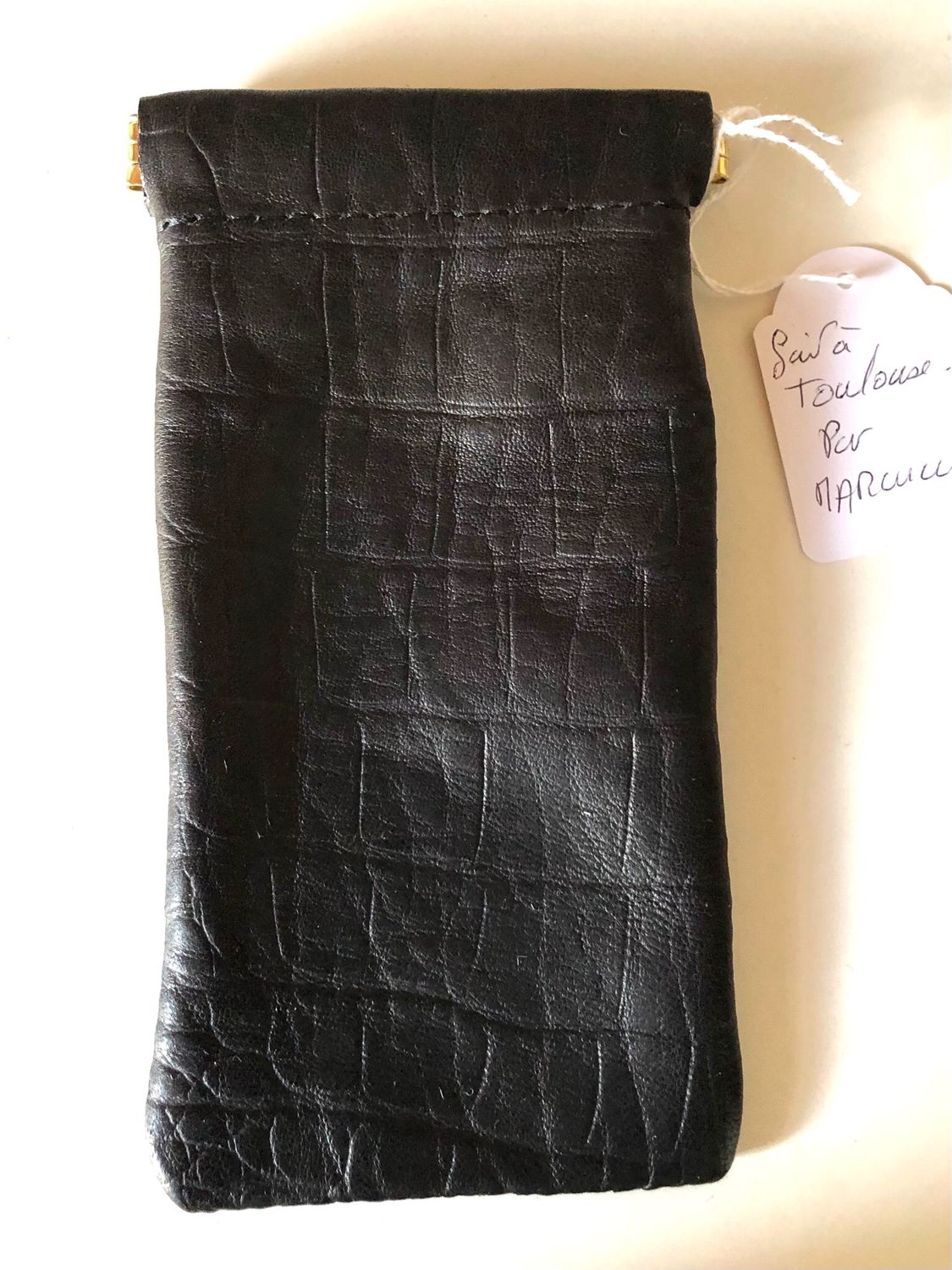 Etui à lunette cuir noir de vache embossé croco fait à Toulouse