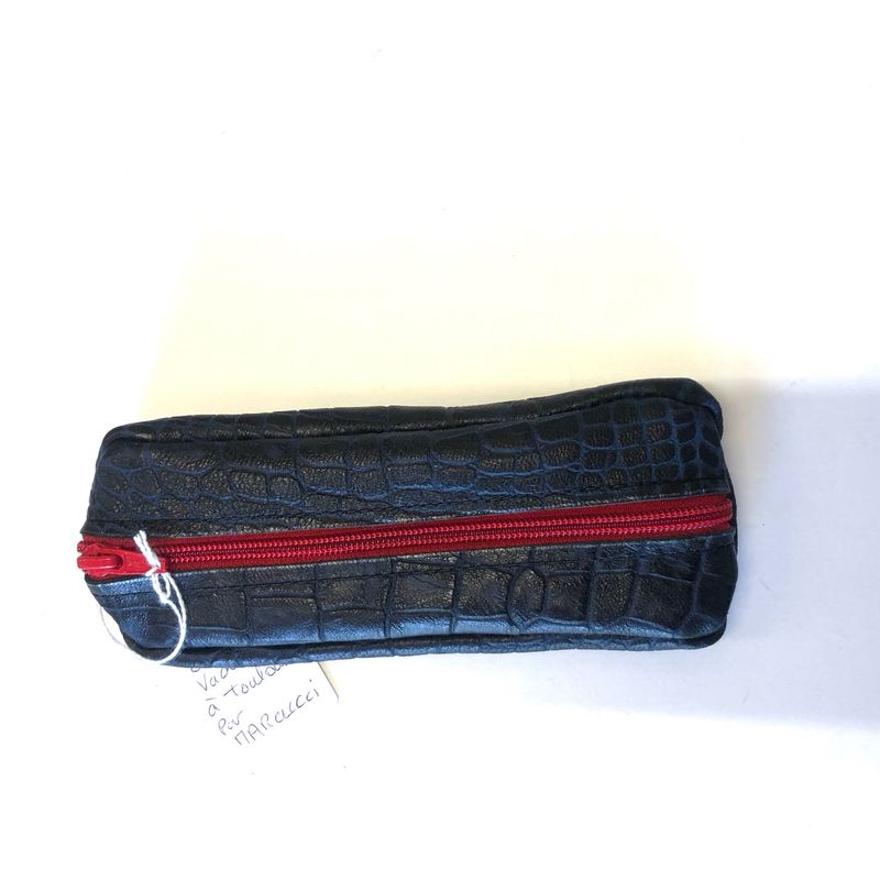 Trousse cuir bleu modèle unique fabriquée à Toulouse
SKU 00699