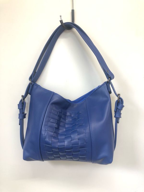 Saba tressé sac cuir bleu, cuir lisse et cuir tressé, porté épaule ou sac à dos, crée et fabriqué à Toulouse France, pièce unique