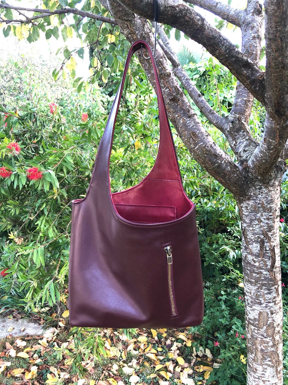 Hobo sac cuir bordeaux et Rouge avec poche sur le devant, porté épaule, pièce unique, sac artisanal. Fait à Toulouse France