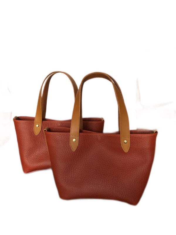 Cabas sac cuir Français couleur cognac , cuir grainé avec sa pochette amovible fabriqué à Toulouse
