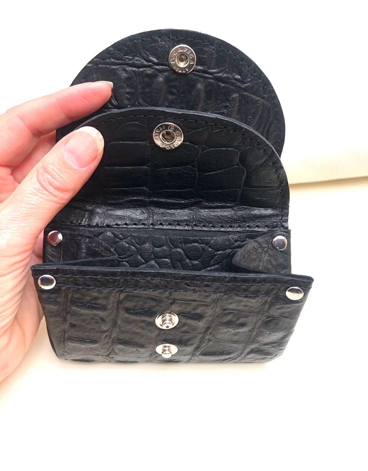 Porte monnaie Multi en cur noir gaufré croco, compact et pratique fait à Toulouse