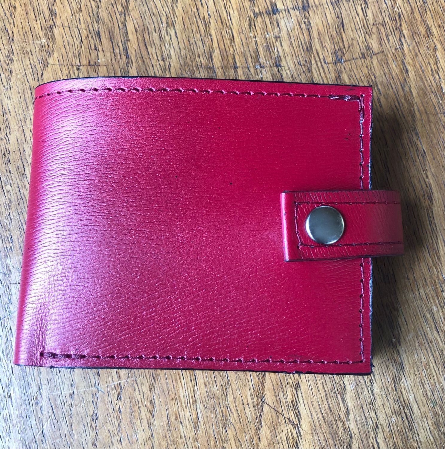 Portefeuille 2 cuir couleur rouge pièce unique artisanale fabriquée à Toulouse