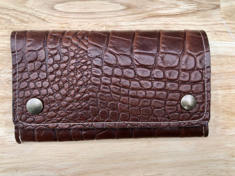 Porte-monnaie Utile, artisanal fabriqué à Toulouse pièce unique couleur marron cuir Français Porte-monnaie Utile, artisanal fabriqué à Toulouse pièce unique couleur marron cuir Français