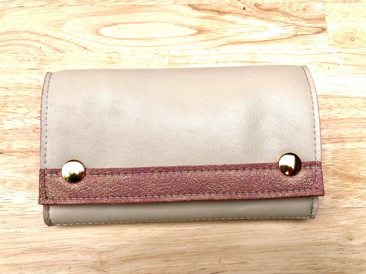 Porte-monnaie Utile, cuir artisanal fabriqué à Toulouse pièce unique, cuir Français de couleur beige et rose pailleté