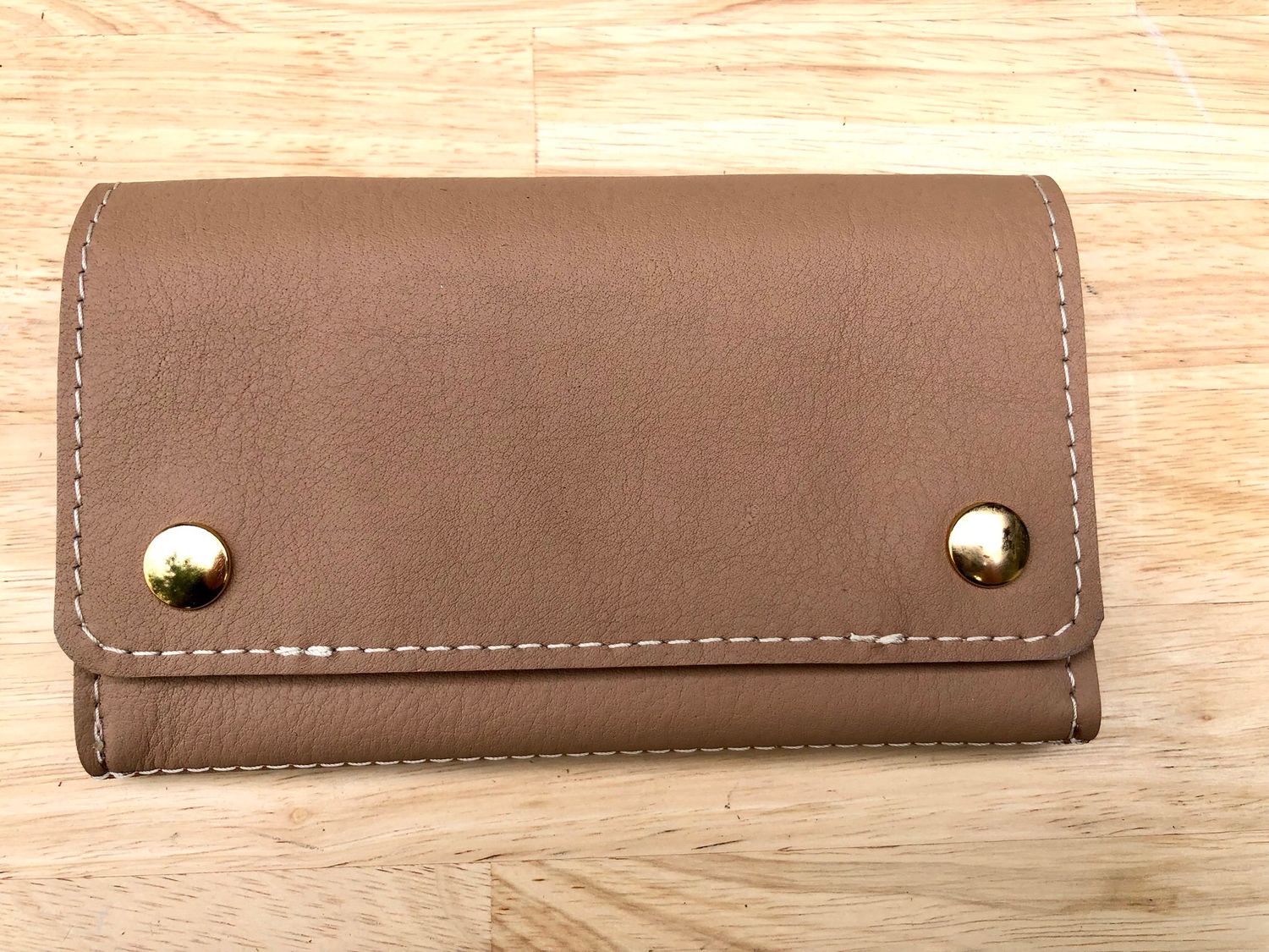 Porte-monnaie artisanal fabriqué à Toulouse pièce unique, cuir Français beige et rouille