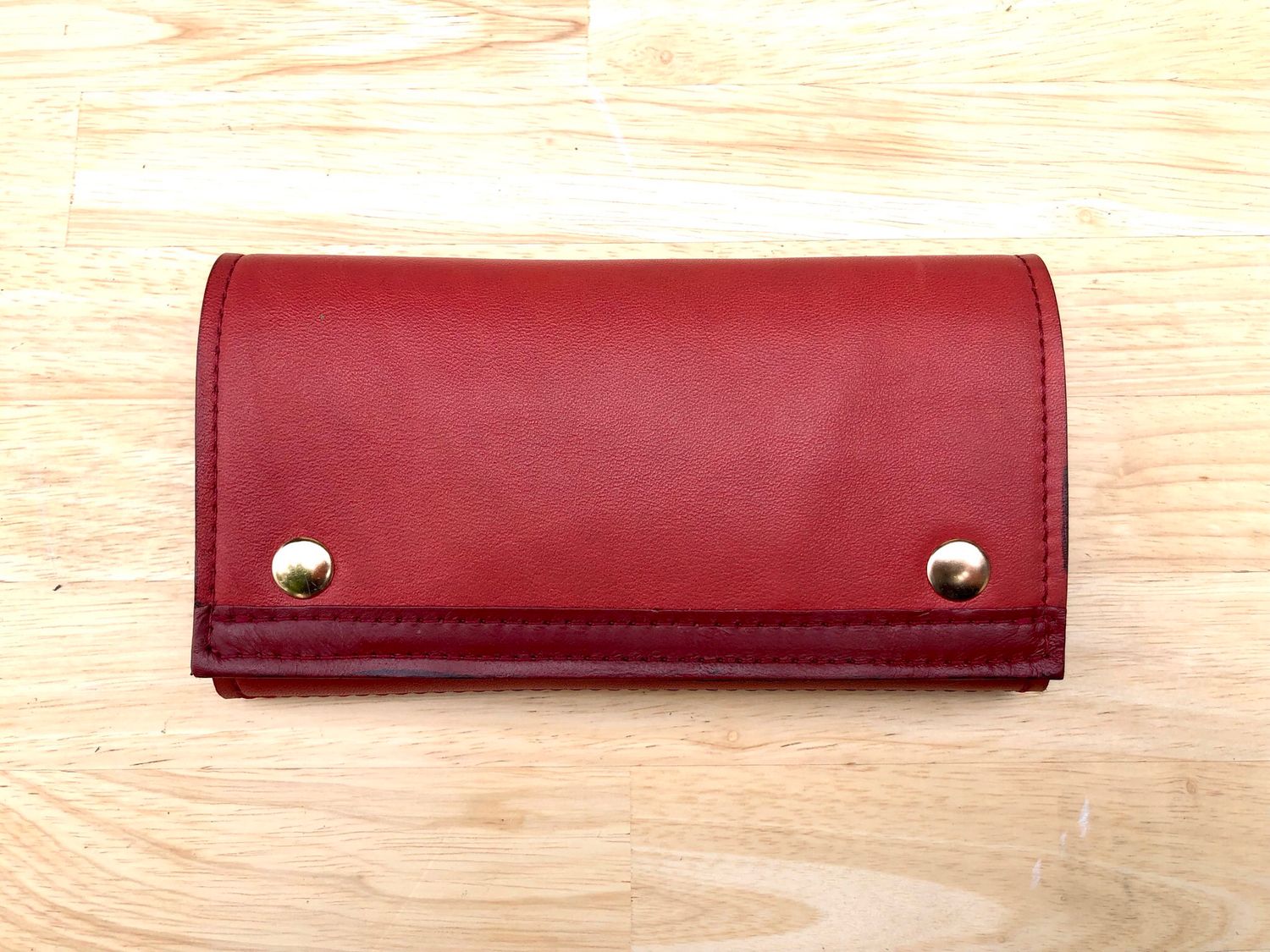 Porte-monnaie utile, artisanal fabriqué à Toulouse pièce unique Cuir Français rouge