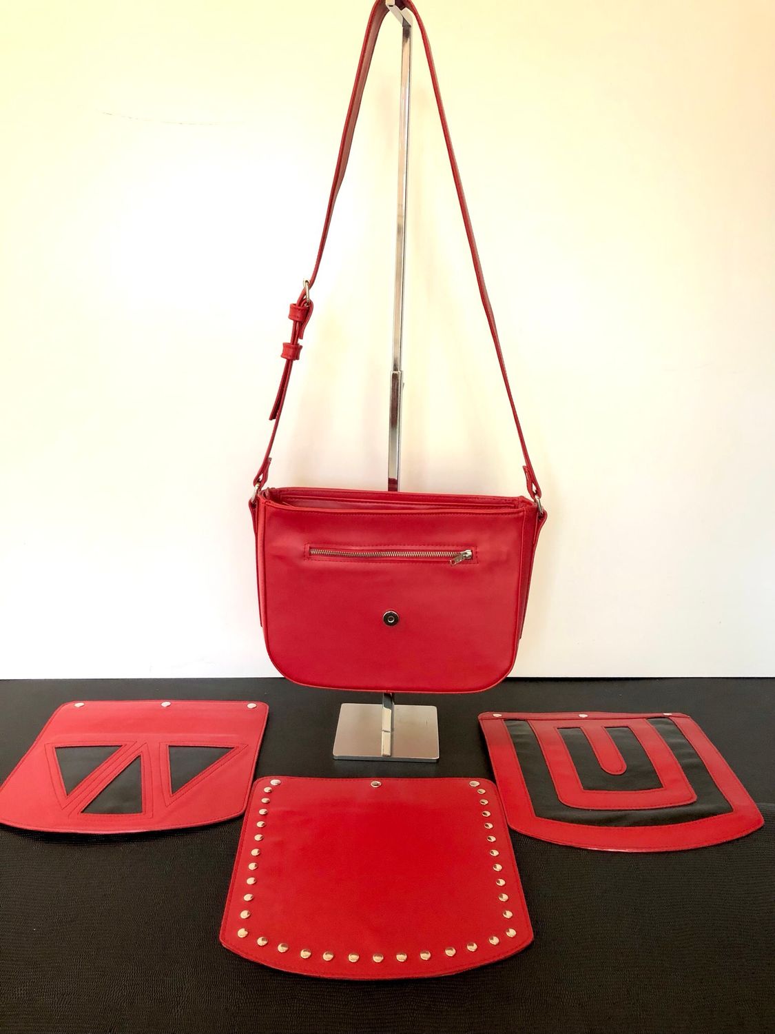 Demi lune corps de sac cuir rouge rabat interchangeable en cuir fabriqué à Toulouse, composez votre sac avec le rabat interchangeable demi lune, pièce unique artisanale