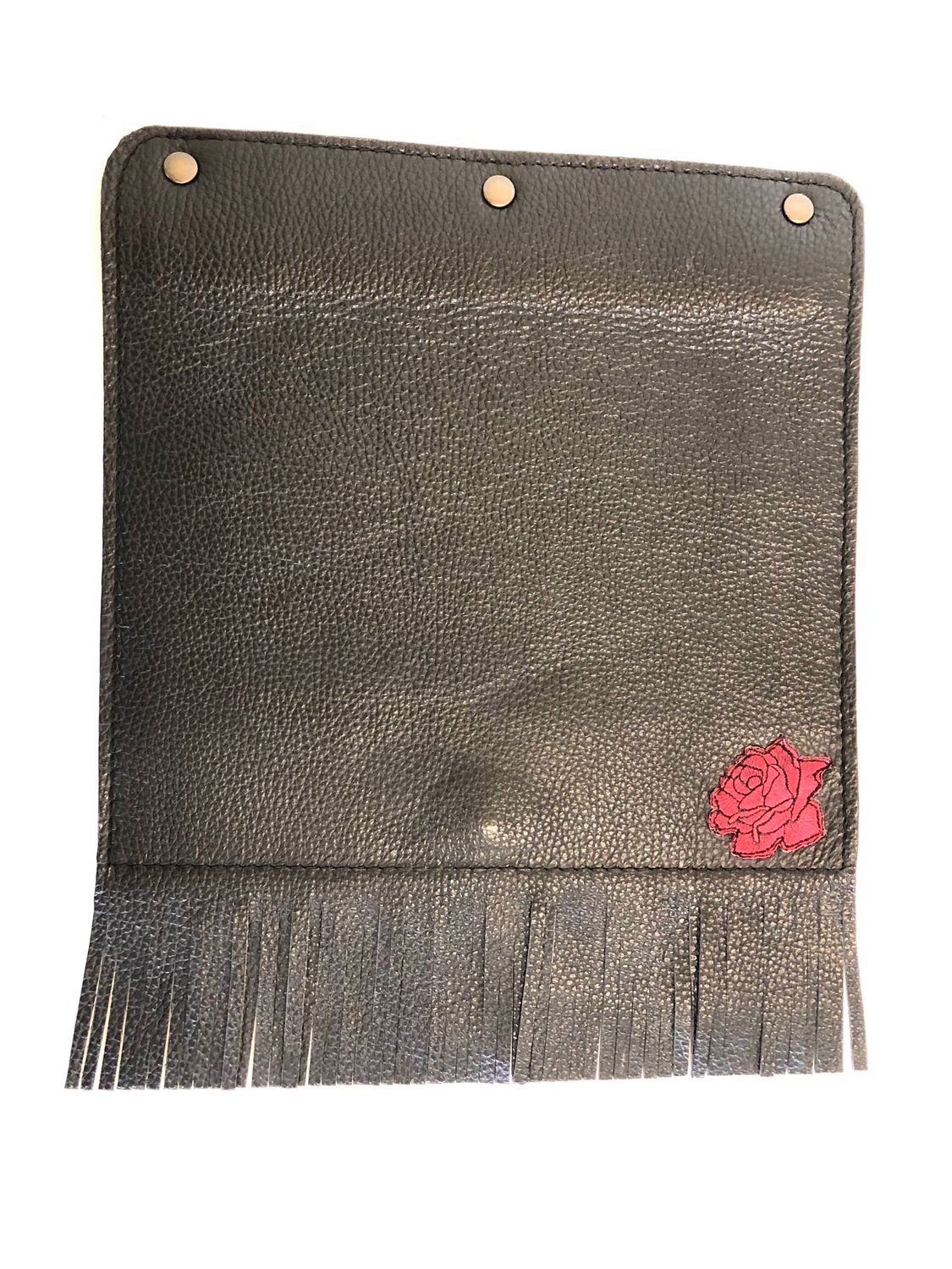 Rabat pour sac demi lune cuir noir grainé à franges avec petite rose rouge