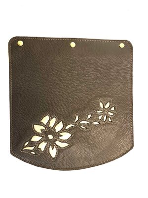Rabat pour sac demi lune en cuir grainé motif fleur or couleur taupe Rabat pour sac demi lune en cuir grainé motif fleur or couleur taupe