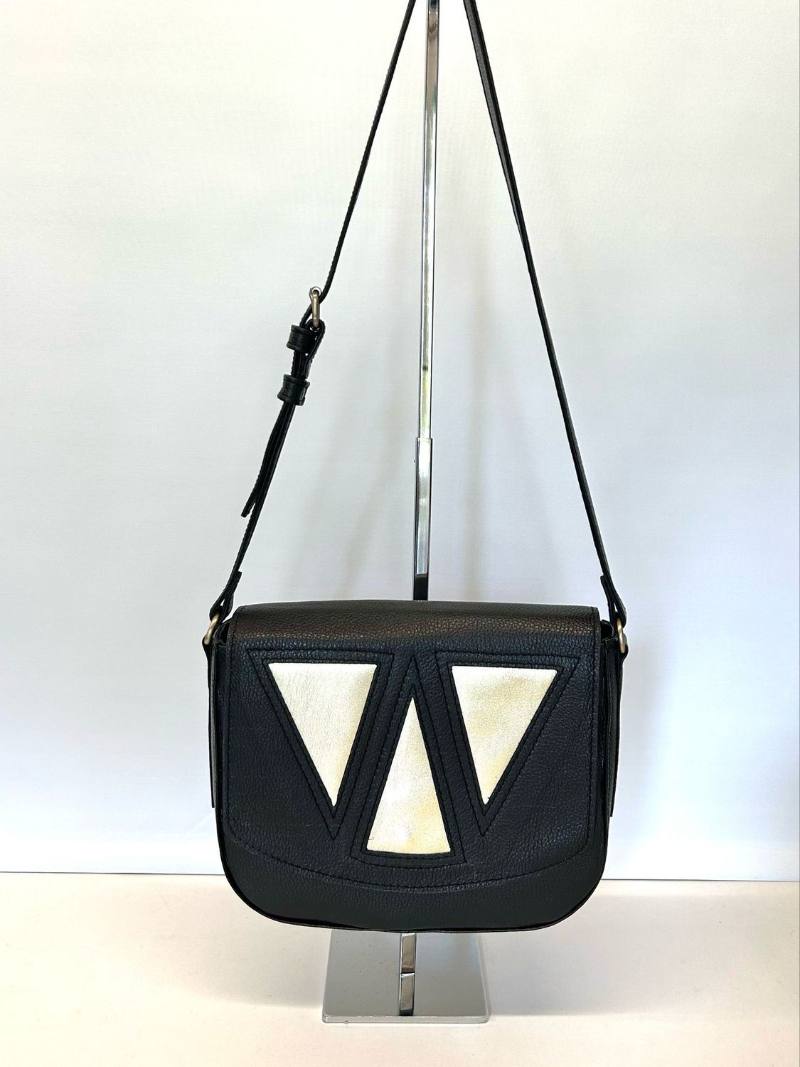 Demi Lune sac cuir noir grainé rabat interchangeable fait à Toulouse