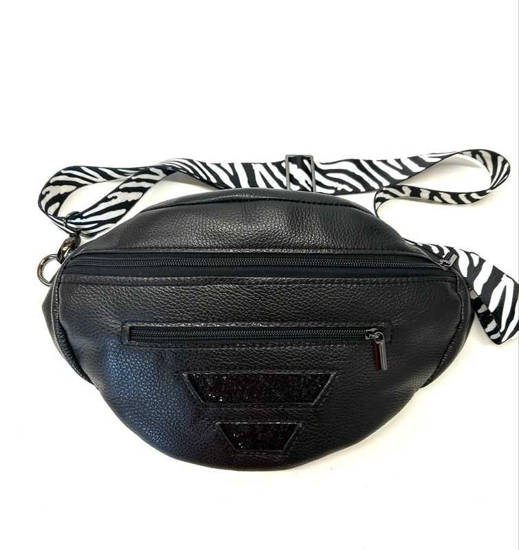 Banane T.L cuir noir grainé, sac à bandoulière noire avec incrustation de paillettes noires, fait à Toulouse pièce unique, #bananecuirfrance #sacbananecuirtoulouse