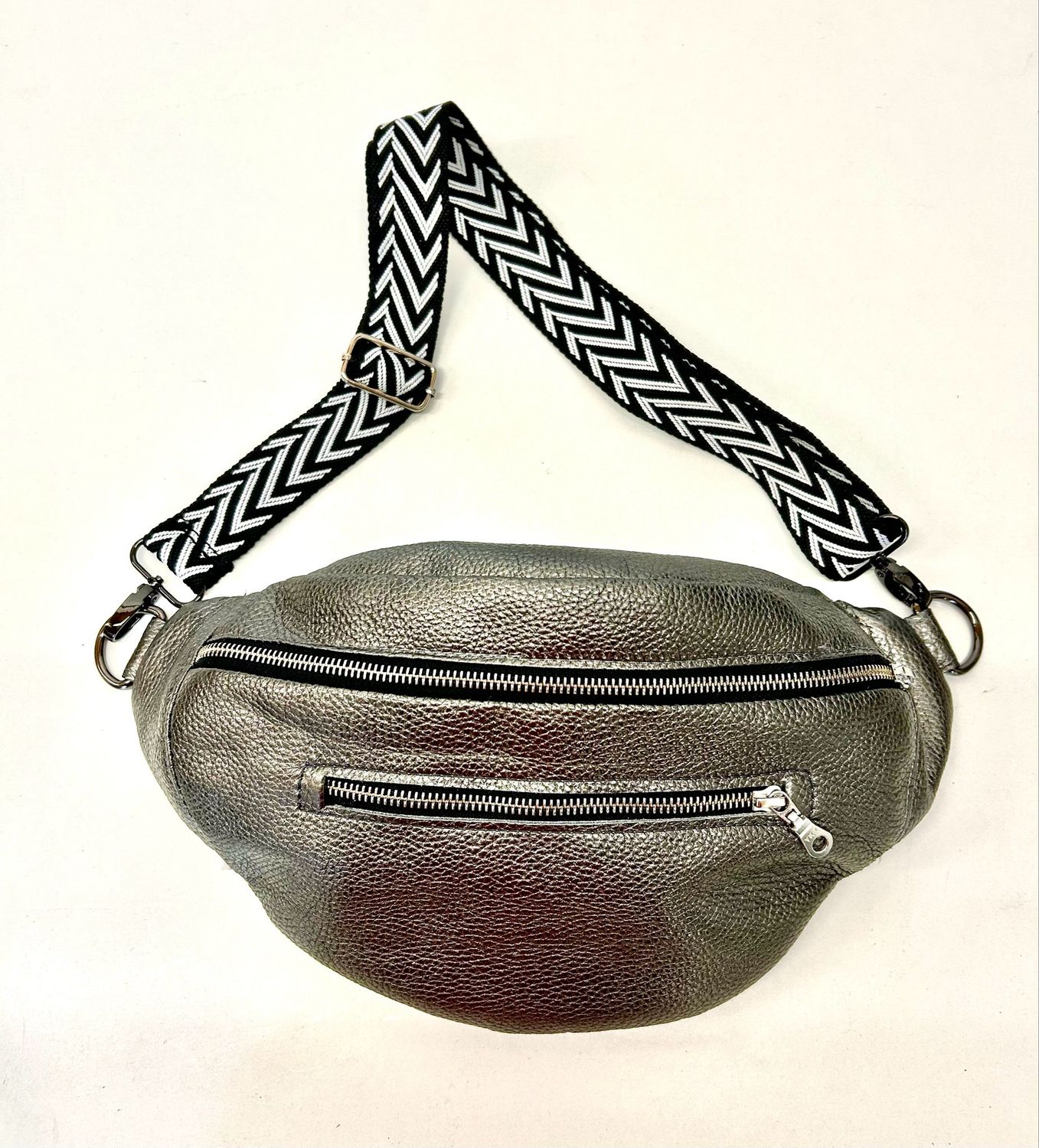 Banane T.L cuir vieil argent grainé, sac à bandoulière, fait à Toulouse pièce unique, #bananecuirfrance #sacbananecuirtoulouse SKU 00787