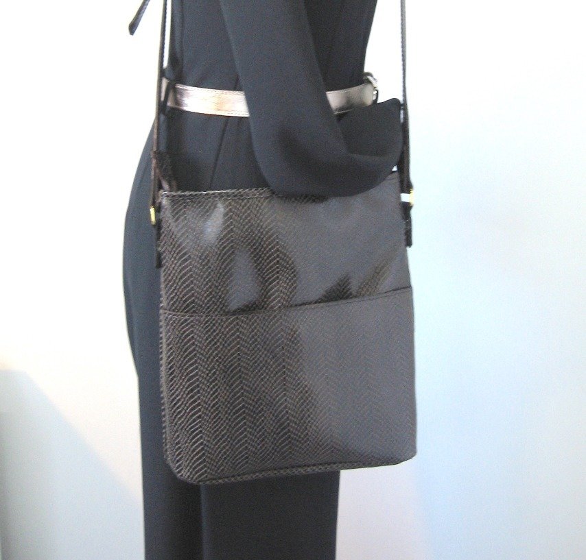 Chloé sac en cuir marron imprimé chevrons, porté bandoulière ou porté épaule, modèle unique#cuirfemme