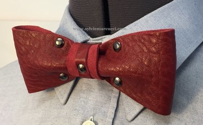 Noeud papillon en cuir / noeud papillon de couleur Bordeaux avec rivets bronze / noeud papillon pour homme ou femme / noeud papillon en cuir #véritable cuir 100% Français# noeud papillon mariage. Noeud papillon en cuir / noeud papillon de couleur Bordeaux avec rivets bronze / noeud papillon pour homme ou femme / noeud papillon en cuir #véritable cuir 100% Français# noeud papillon mariage.