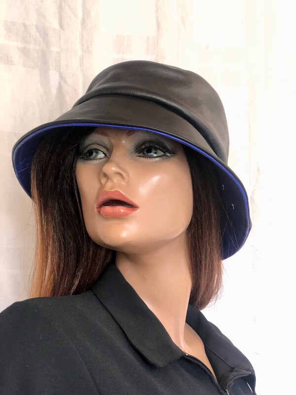 Bob en cuir noir et bleu