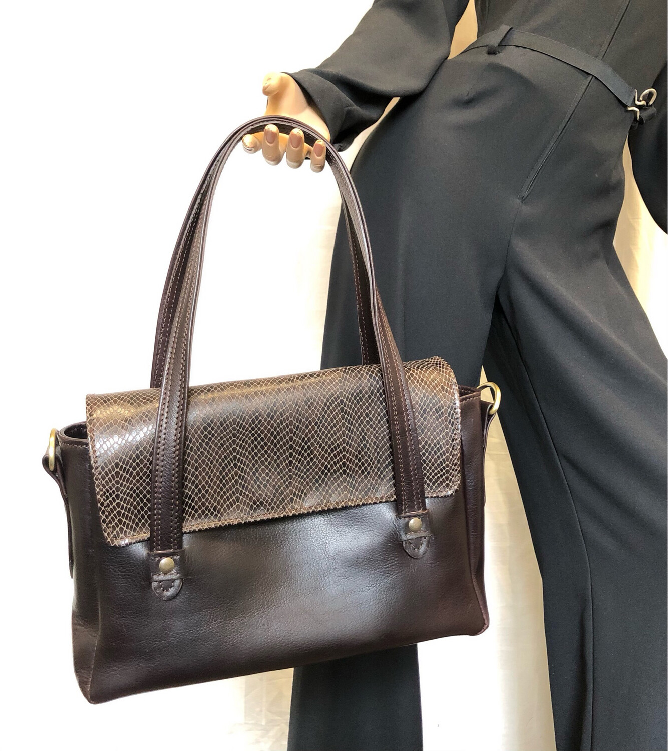 Sac Lovetoulouse en cuir porté épaule