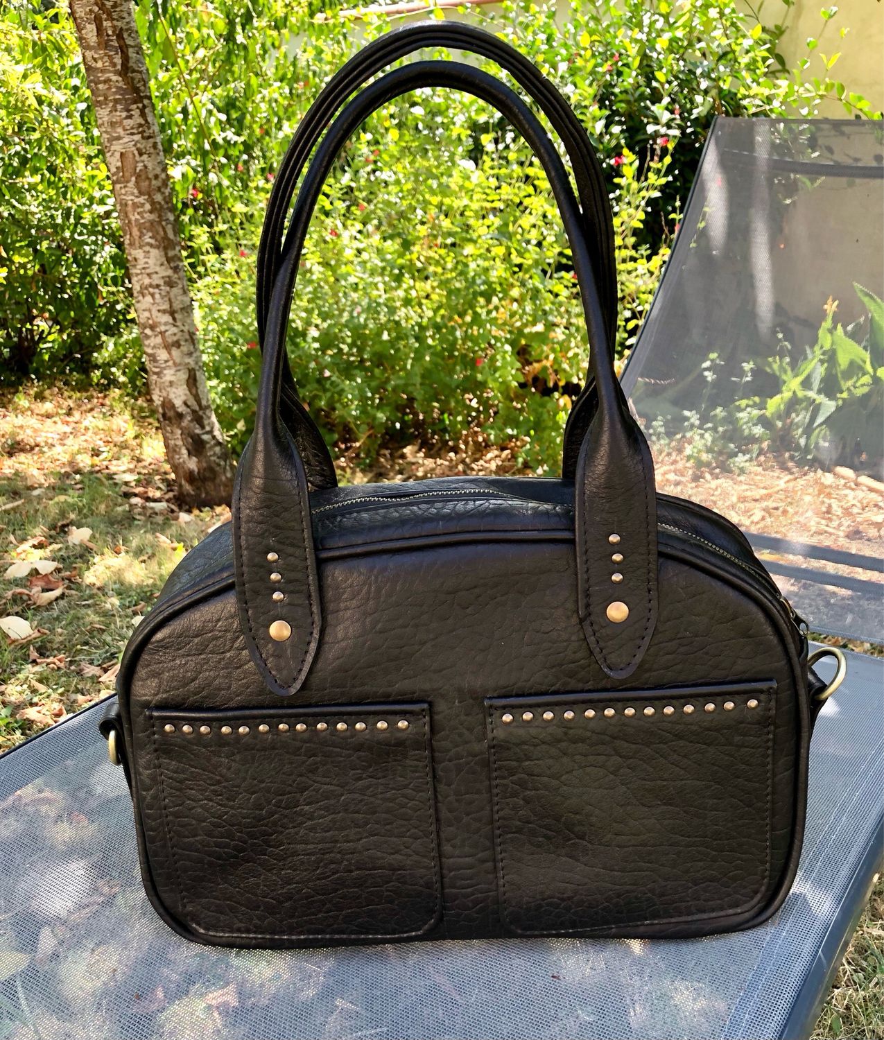Sac bowling femme cuir noir pièce unique fait à Toulouse porté épaule cuir occitanie Français pièce numérotée Sylvie Marcucci