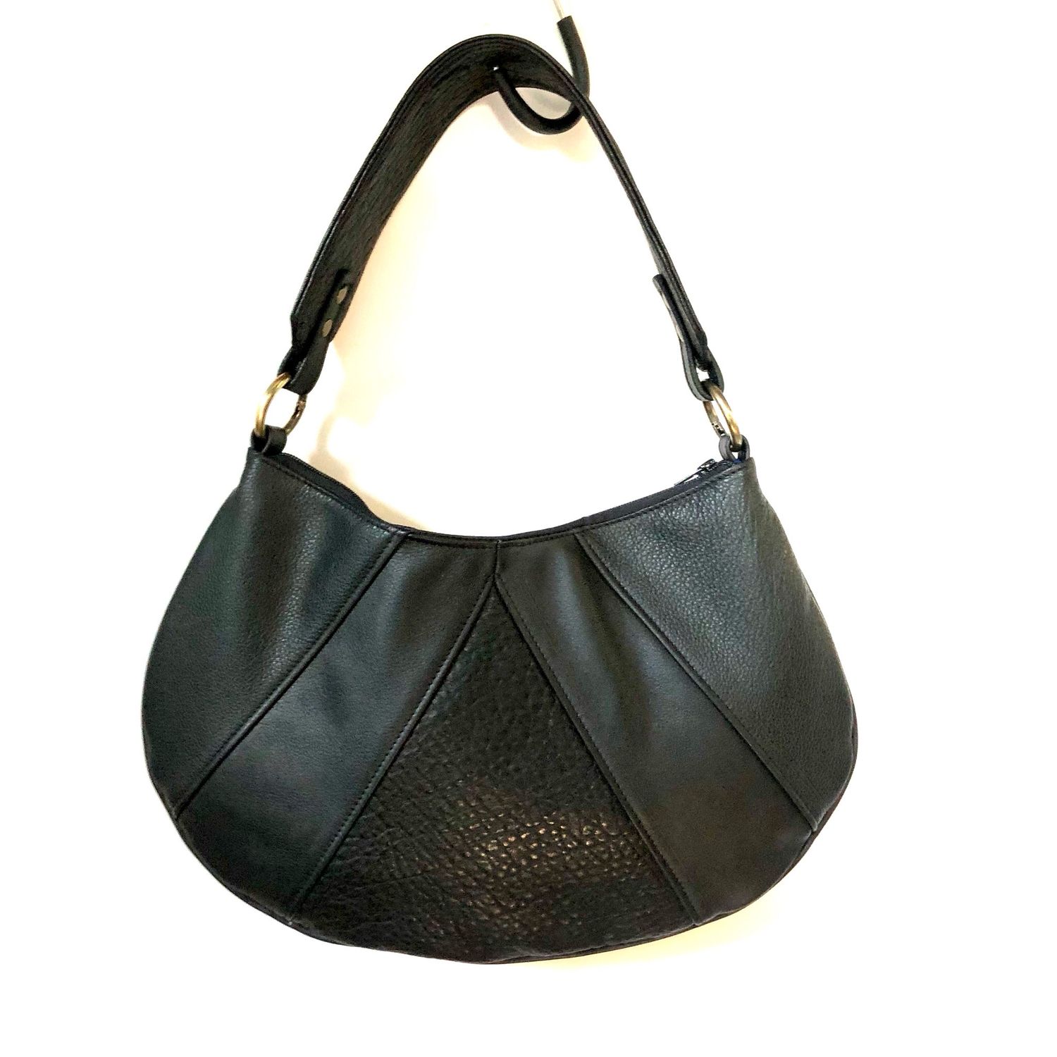 Sac hobo Victoire en cuir noir