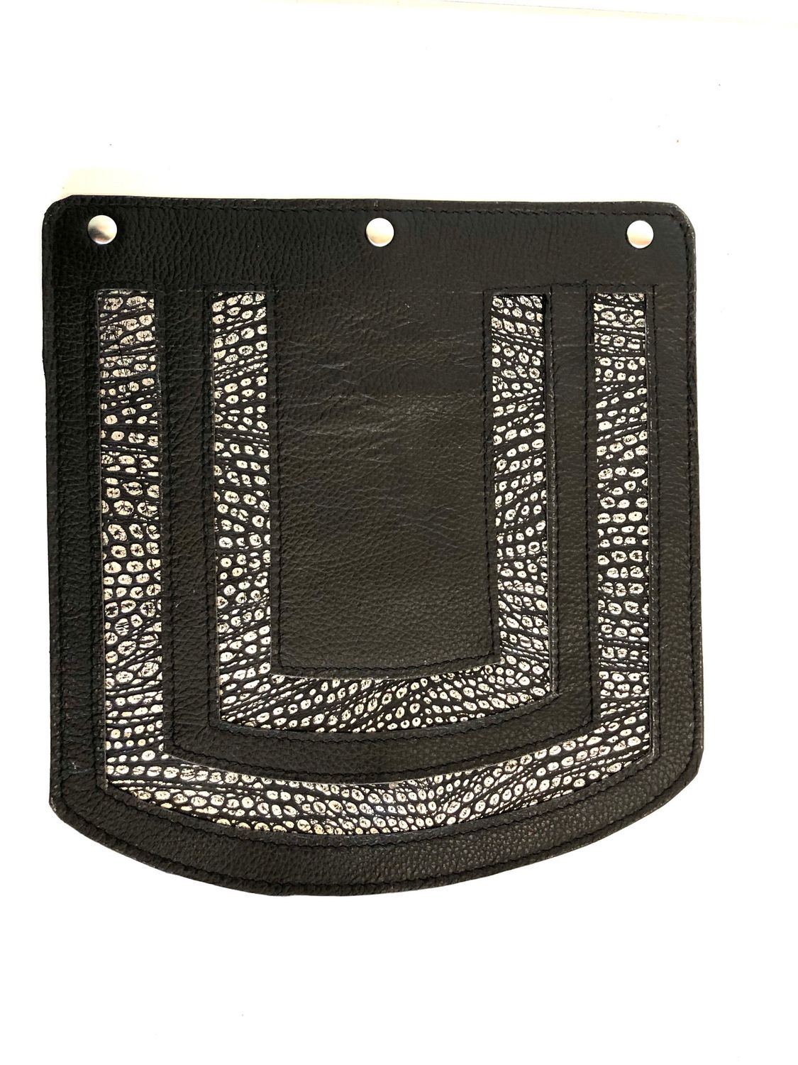 Rabat demi-lune en cuir noir avec motif argenté