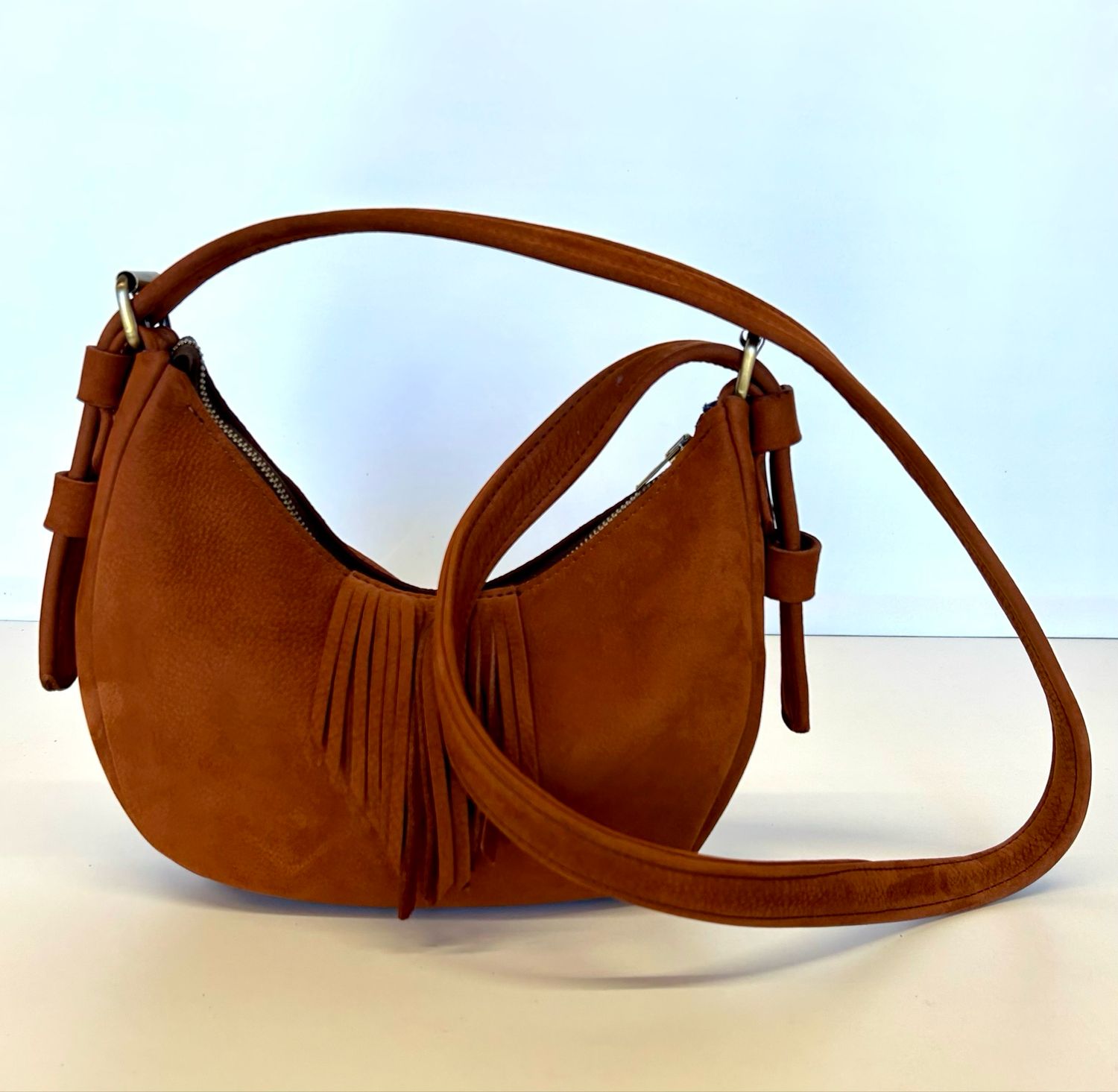 Sunny PM en cuir nubuck coloris fauve bandoulière réglable pièce unique faite à Toulouse