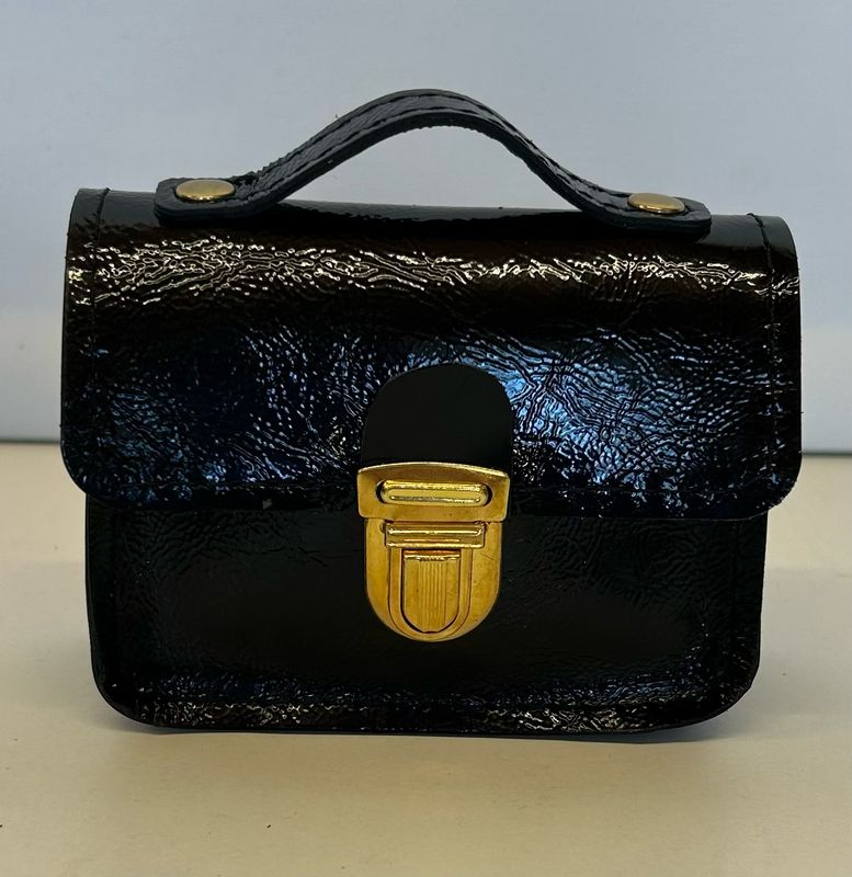 Cartou le mini accessoire vintage en cuir vernis noir fabriqué à Toulouse