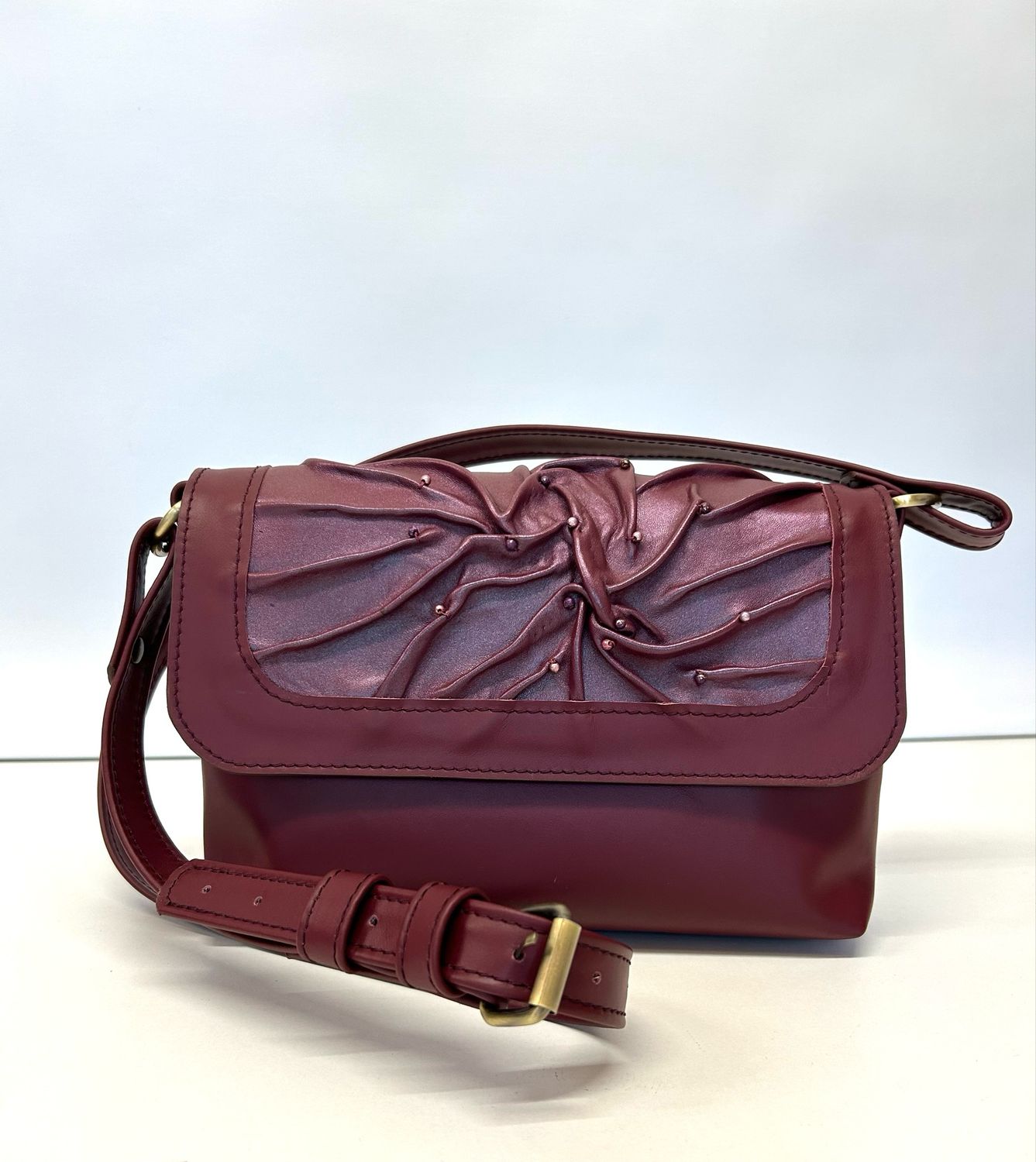 Sac cuir Effet femme coloris bordeaux pièce unique fabriqué à Toulouse