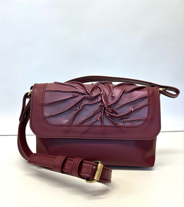 Sac cuir Effet femme coloris bordeaux pièce unique fabriqué à Toulouse