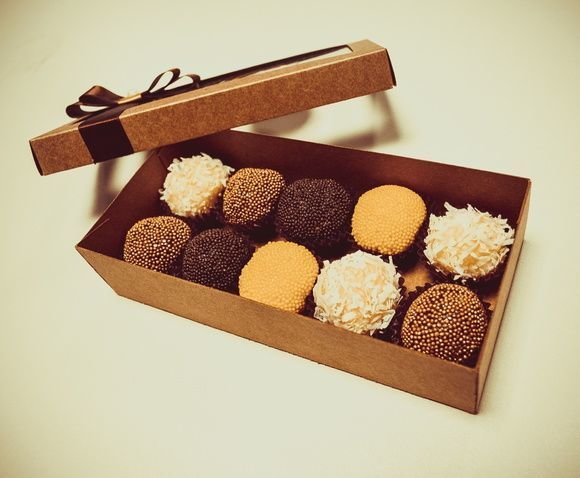 caixa com 10 doces finos 