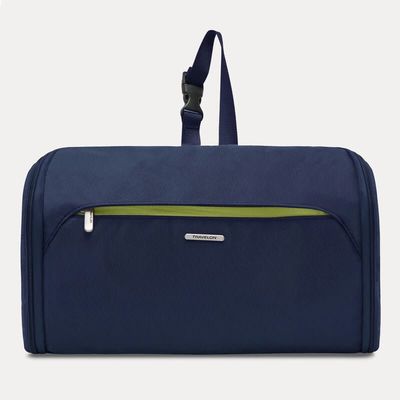 FLAT-OUT HANGING TOILETRY KIT (42729
