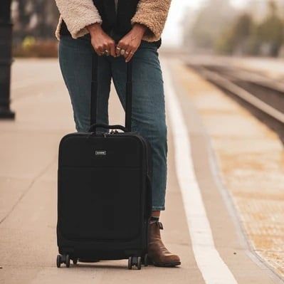 VERGE CARRY-ON SPINNER 30L (10003717)
